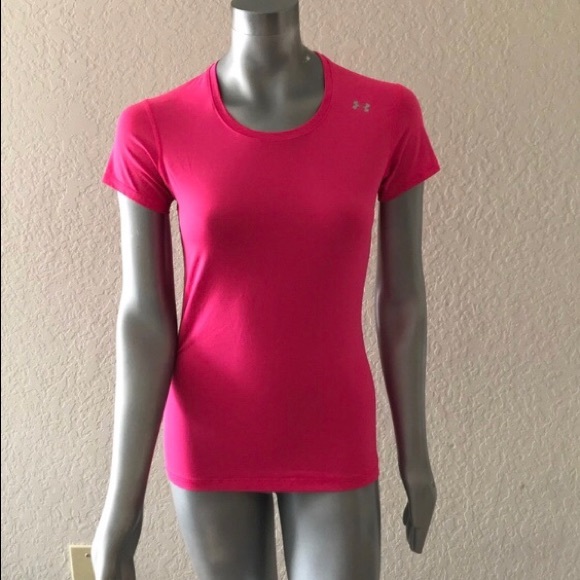 Under Armour Tops - Under Armour Woman Size S Heat Gear Athletic Top